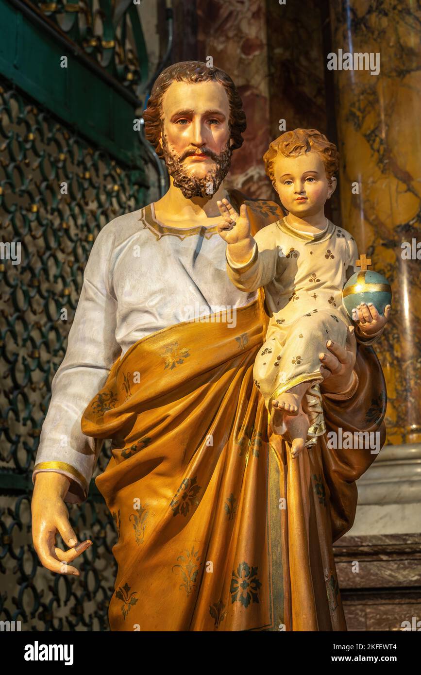 Kathedrale von San Lorenzo. Die Statue von St. Joseph und das Jesuskind in der Kapelle von St. Joseph. Perugia, Umbrien, Italien, Europa Stockfoto