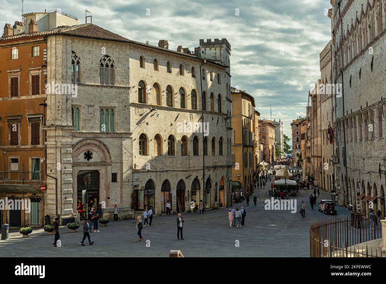 Historische Renaissance-Paläste entlang der Via Vannucci und der Piazza IV Novembre in Perugia. Perugia, Umbrien, Italien, Europa Stockfoto