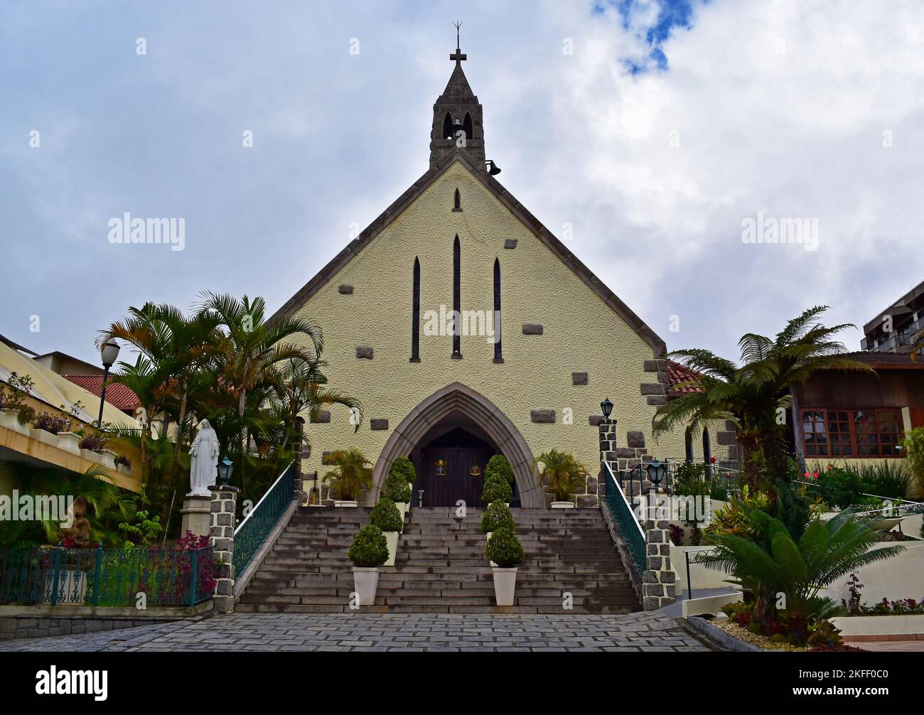 TERESOPOLIS, RIO DE JANEIRO, BRASILIEN - 25. Oktober 2022: Kirche des heiligen Antonius (Santo Antonio de Paquequer) Stockfoto