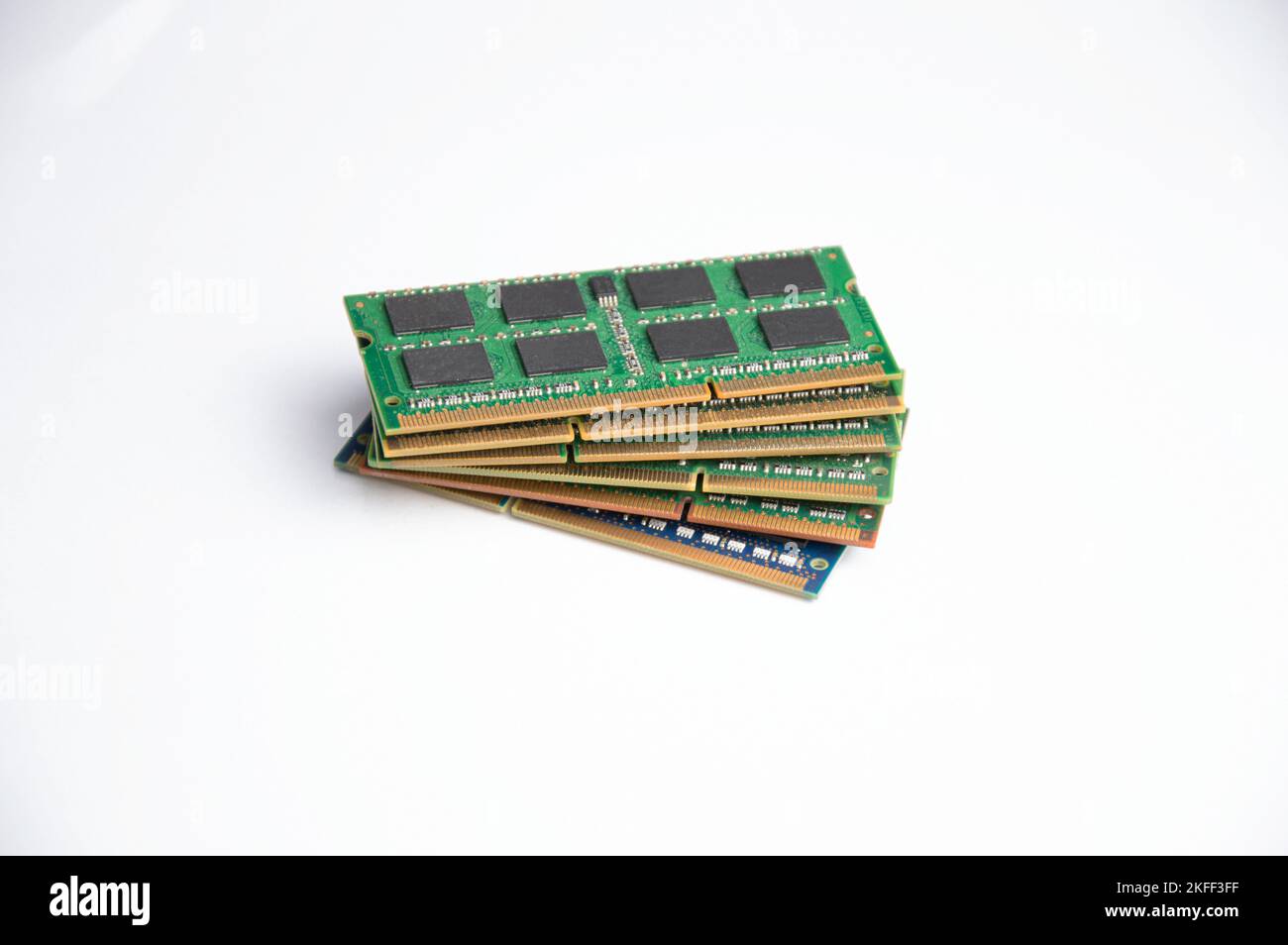 RAM ist ein Hardware-Gerät. Computer-Schlüssel, RAM Notebook auf weißem Hintergrund Stockfoto