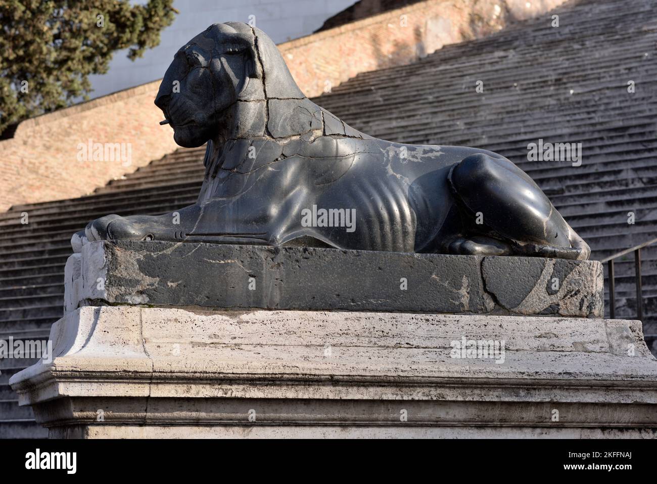Italien, Rom, Kapitolshügel, ägyptischer Löwe Stockfoto