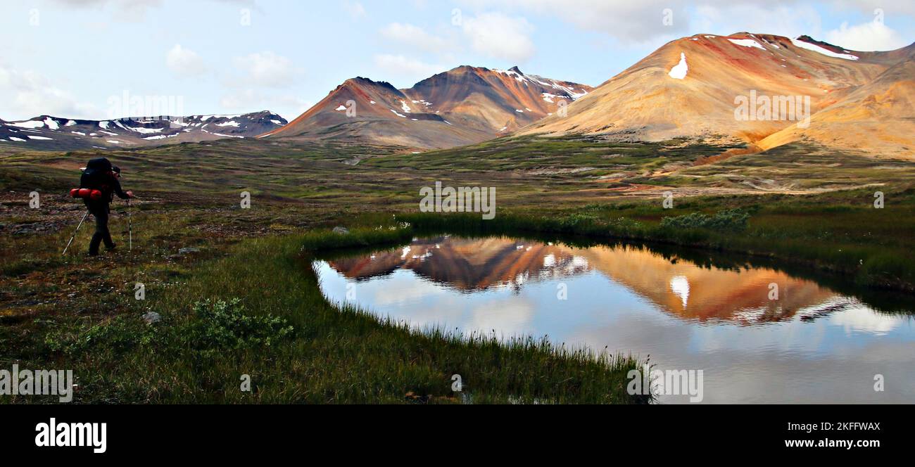 Am ersten Tag einer 7-tägigen, 100 km langen Wanderung durch die Spectrum Range des Mount Edziza Provincial Park Stockfoto