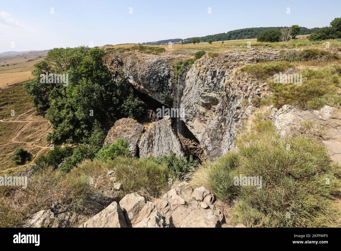 Wasserfall, La Cascade du Deroc, August, Sommer, in der Nähe von Nasbinals, Süd, von, Frankreich, Französisch. MODELL FREIGEGEBEN Stockfoto