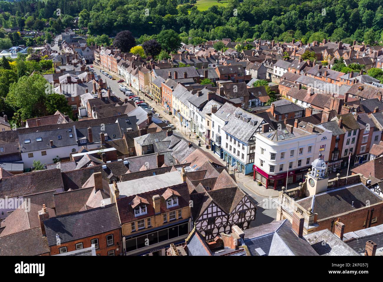 Ludlow Shropshire Broad Street und das kleine Marktstädtchen mit den mittelalterlichen Tudor Fachwerkhäusern Ludlow Shropshire England GB Europa Stockfoto