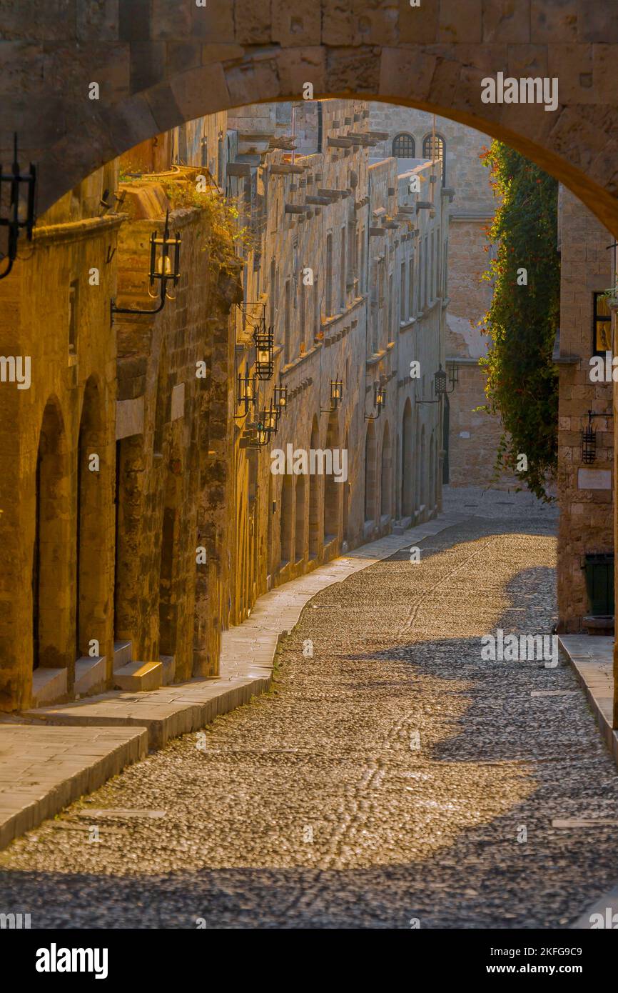 Die Straße der Ritter (Ippoton) in der mittelalterlichen Altstadt von Rhodos, Insel Rhodos, Griechenland, Europa Stockfoto