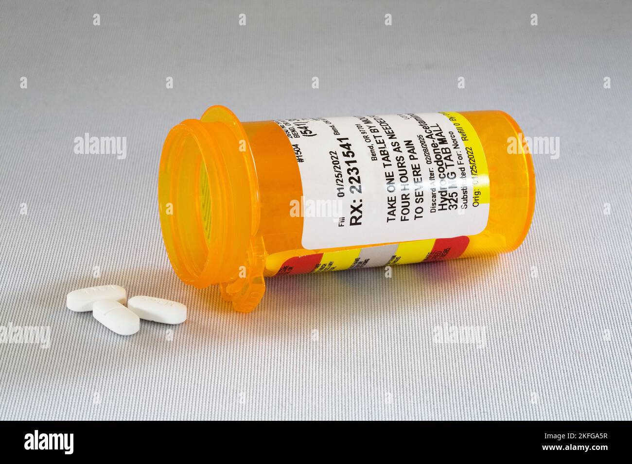 Ein Behälter mit Hydrocodin, dem von vielen Ärzten verordneten, süchtig machenden Opioid-Schmerzmittel. Viele Menschen sind süchtig geworden und viele andere sind Fr. Stockfoto