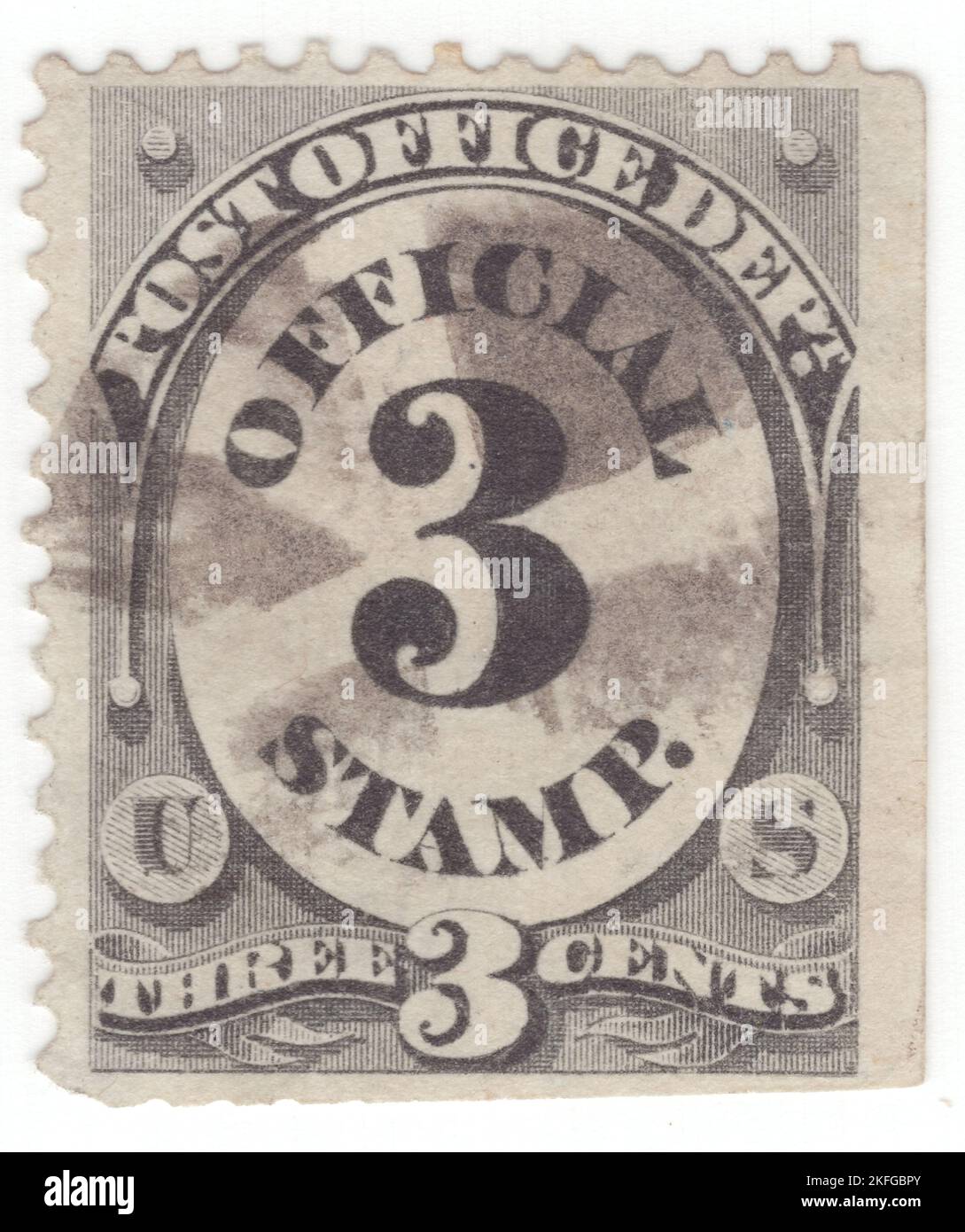 USA - 1873: Eine schwarze 3 Cent-Marke mit ovalem Rahmen und Zahlen (Stückelung). Über dem Rahmen befindet sich ein Banner mit der Aufschrift 'POST OFFICE Dept'. Das Frankierprivileg, das seit dem 1. Juli 1873 aufgehoben wurde, wurden diese Briefmarken für jeden der Exekutivabteilungen der Regierung zur Vorauszahlung des Postaufpreises in offiziellen Angelegenheiten bereitgestellt. Die ersten strafmarken wurden 1877 zugelassen, und ihre erweiterte Verwendung nach 1879 reduzierte den Bedarf an offiziellen Marken, deren Verwendung am 5. Juli 1884 endgültig aufgehoben wurde Stockfoto