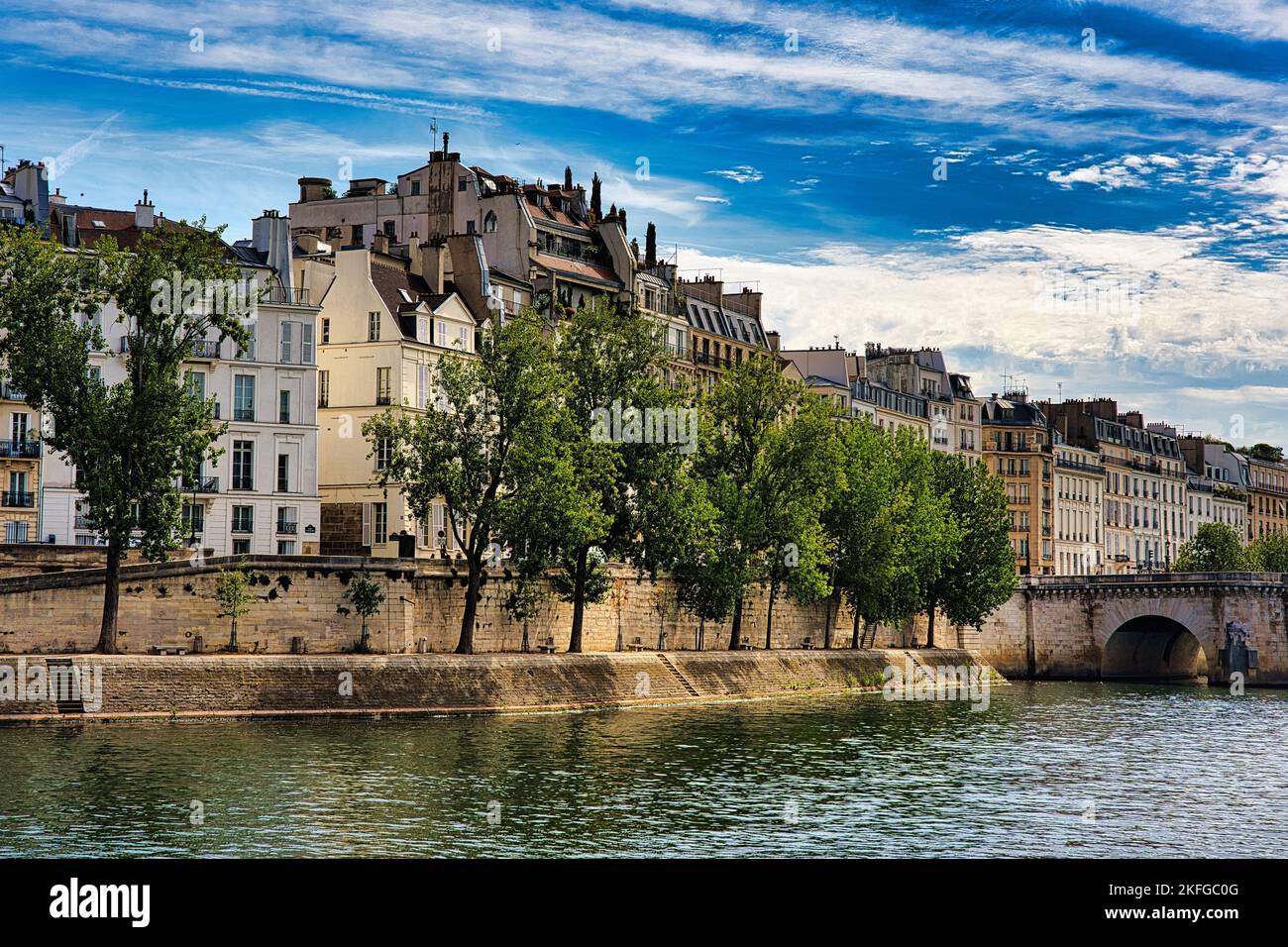 Ein malerischer Blick auf die Insel ILS Saint-Louis im Fluss seine in Paris Stockfoto