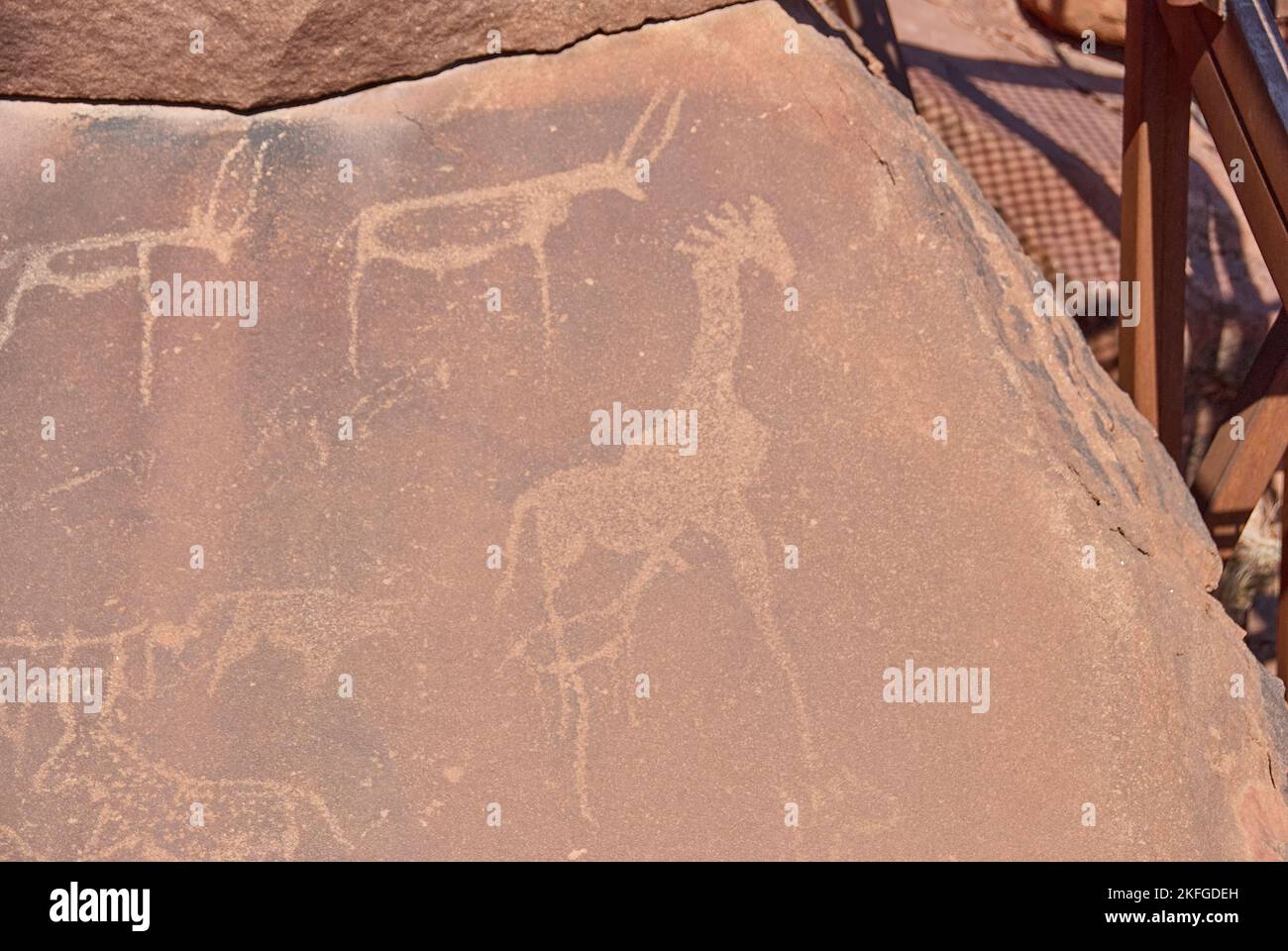 Twyfelfontein, Namibia - 07-16-2013: Felsgravuren sind ein UNESCO-Weltkulturerbe im Norden Namibias Stockfoto