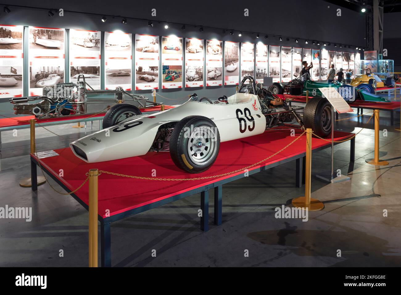 MOSKAU, RUSSLAND - 17. AUGUST 2022: Sowjetischer Rennwagen "Estland-18" auf der Ausstellung "Kampf um Geschwindigkeit" (Rekord- und Rennwagen der UdSSR), VDNKh Stockfoto