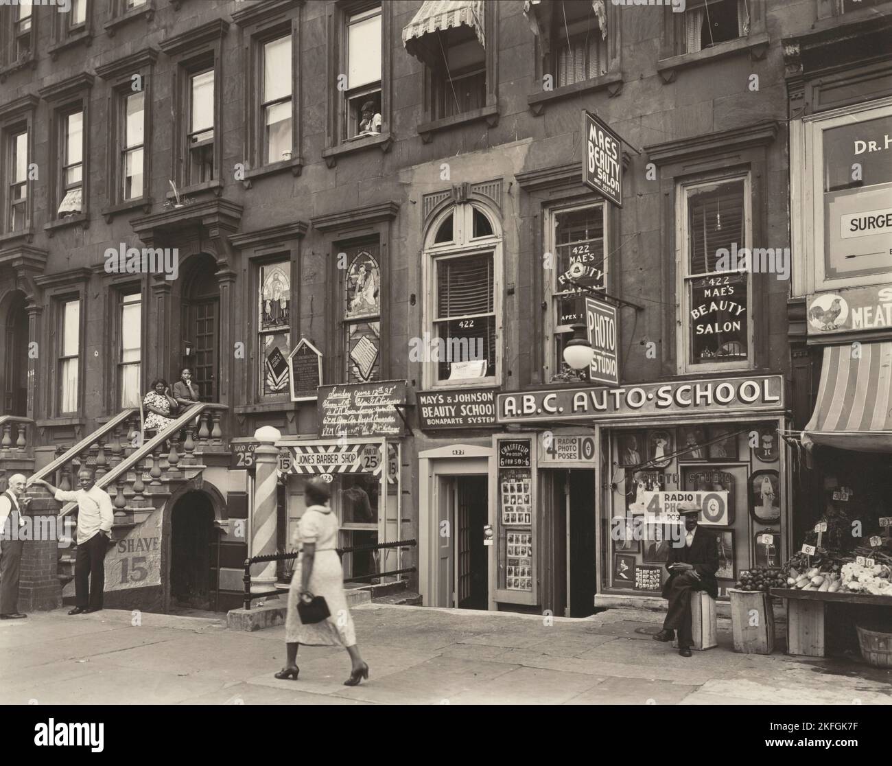 Harlem Street: II, 422-424 Lenox Avenue, 1938. Stockfoto