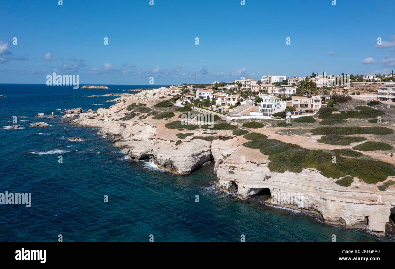 Luxuriöses Hotel am Meer, Sea Caves, Peyia, Paphos, Zypern Stockfoto