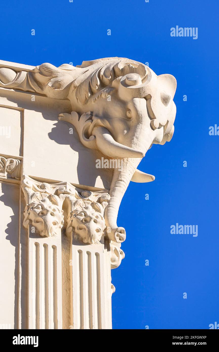 Koloniale Dekoration Gargoyle in der Architektur eines Gebäudes, Valencia, Spanien Stockfoto