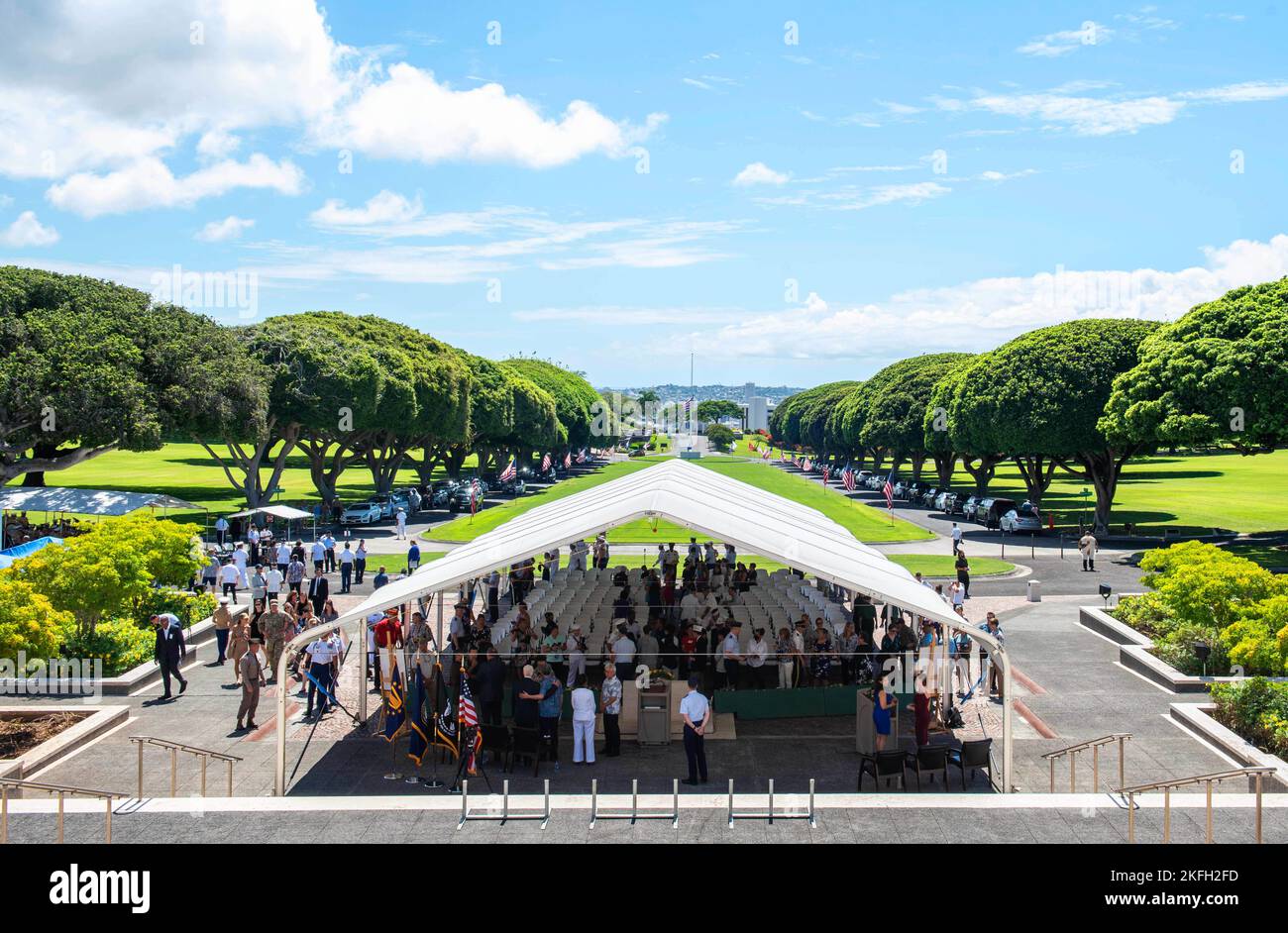 Die Defense POW/MIA Accounting Agency (DPAA) veranstaltet eine Zeremonie zum National POW/MIA Recognition Day auf dem National Memorial Cemetery of the Pacific, Honolulu, 16. September 2022. Dieser Tag wurde erstmals 1979 durch eine Proklamation von Präsident Jimmy Carter gegründet, um die Opfer jener Amerikaner, die Kriegsgefangene waren, zu ehren und anzuerkennen und die Nation an diejenigen zu erinnern, die noch immer vermisst werden. Die Mission der DPAA ist es, die größtmögliche Rechenschaft über fehlende und nicht bilanzierte US-Mitarbeiter für ihre Familien und unsere Nation zu erlangen. Stockfoto