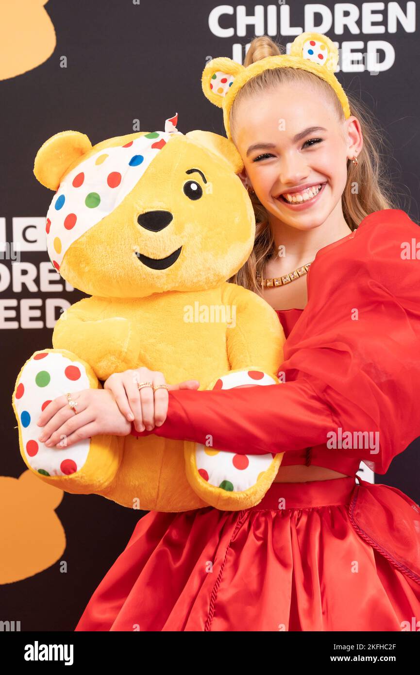 Freya Skye von der BBC Children in Need Telephon in den BBC Studios in
