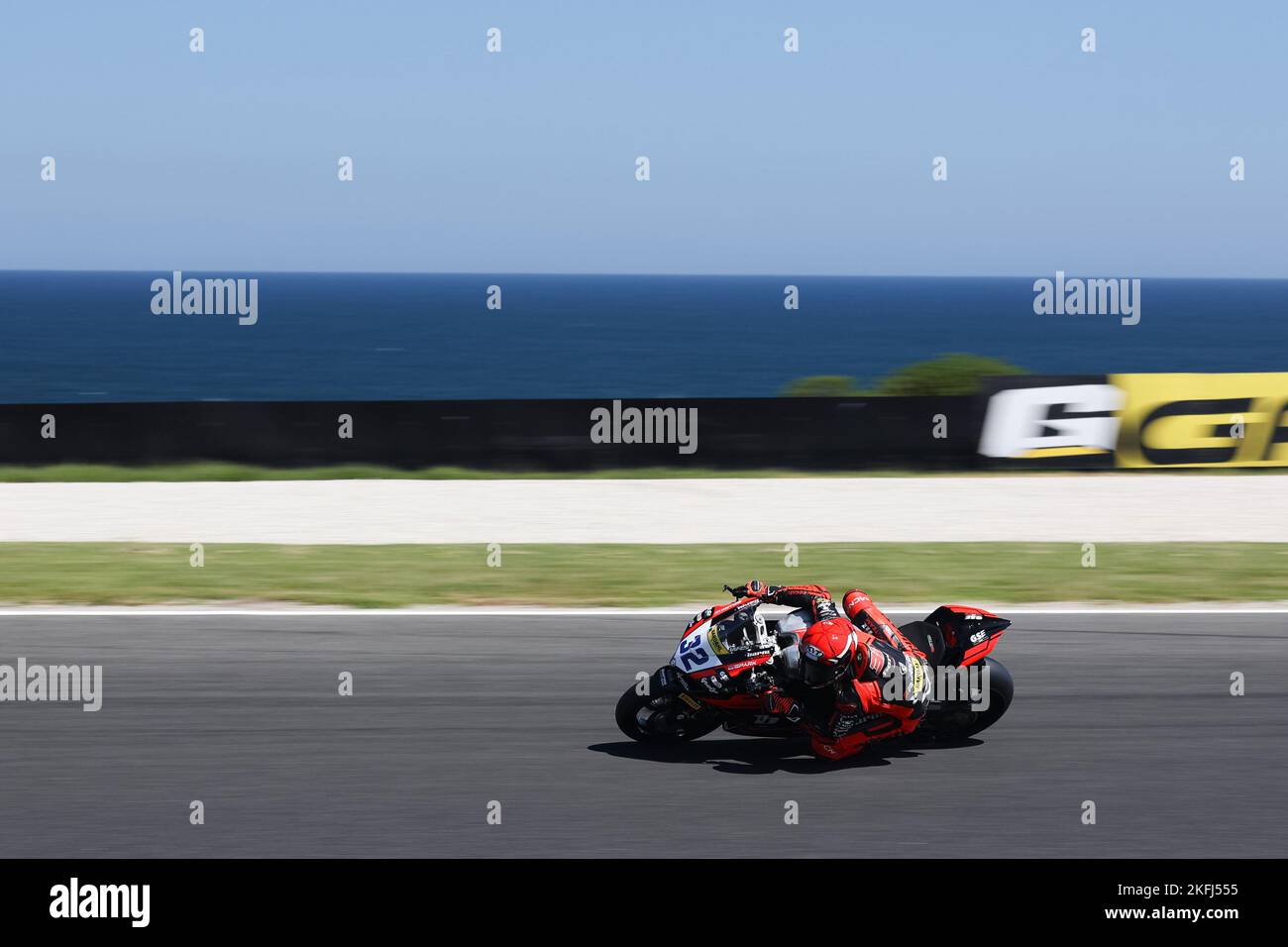 PHILLIP ISLAND, AUSTRALIEN - NOVEMBER 18: Oliver Bayliss aus Australien im Barni Spark Racing Team Ducati Panigale V2 während der FIM World Supe 2022 Stockfoto