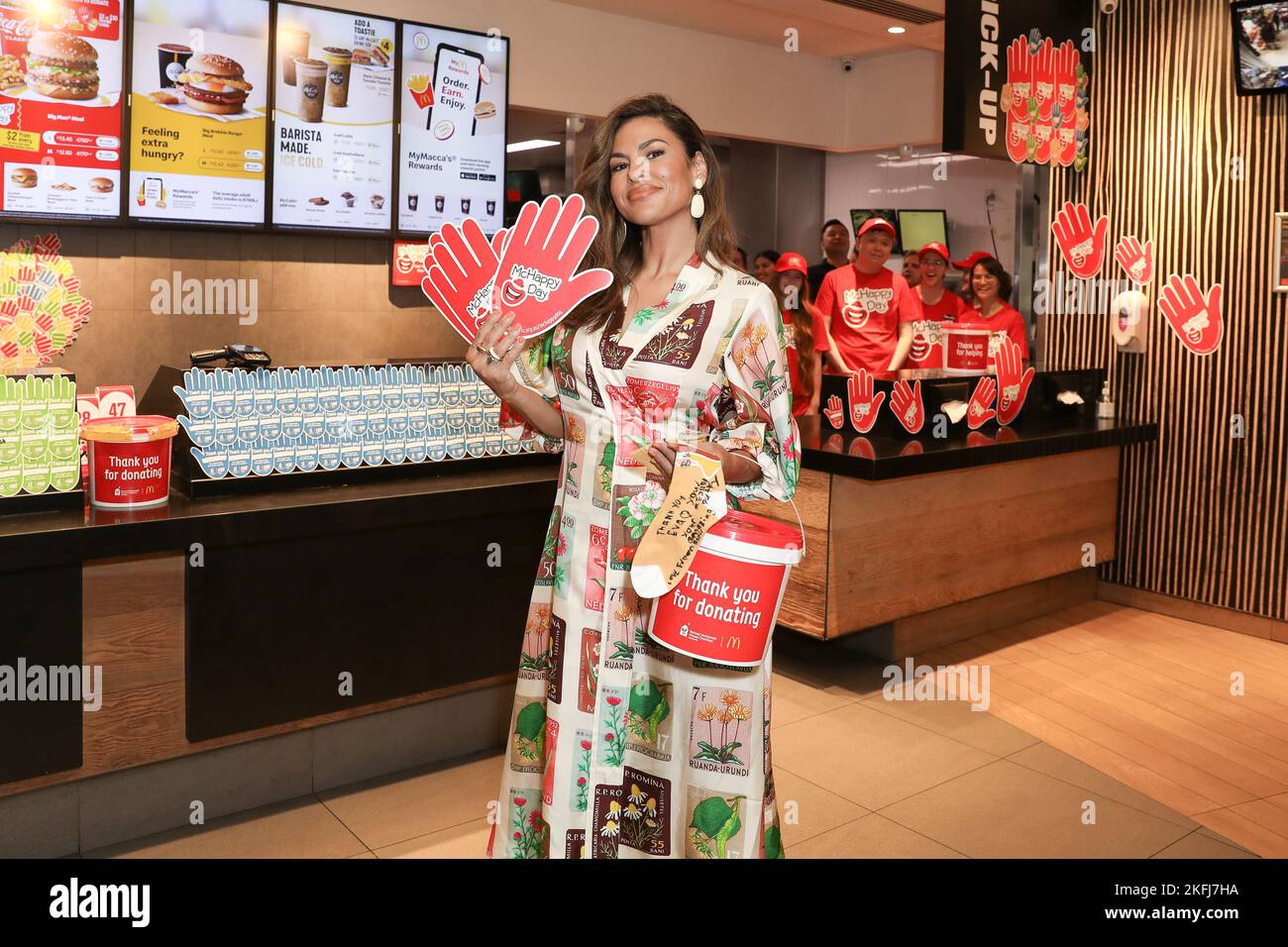 19. November 2022: EVA MENDES besucht McDonald's Haberfield für den McHappy Day am 19. November 2022 in Sydney, NSW Australien (Foto: © Christopher Khoury/Australian Press Agency via ZUMA Wire) Stockfoto