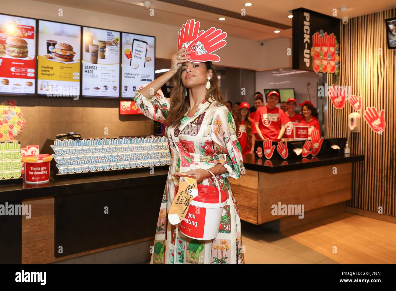 19. November 2022: EVA MENDES besucht McDonald's Haberfield für den McHappy Day am 19. November 2022 in Sydney, NSW Australien (Foto: © Christopher Khoury/Australian Press Agency via ZUMA Wire) Stockfoto