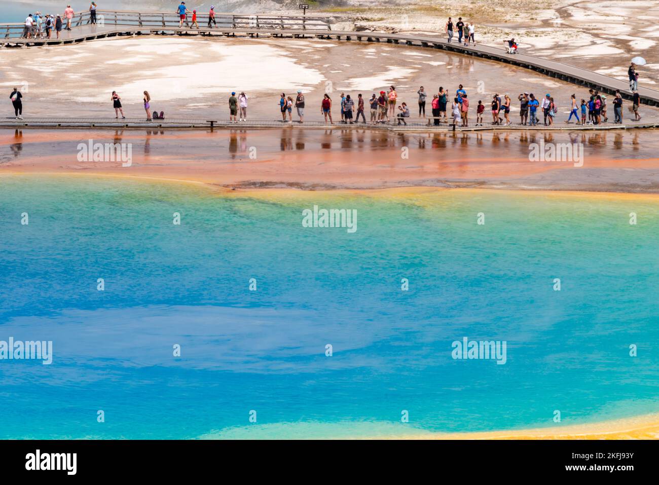 Ein Foto von Grand Prismatic Spring aus Midway Geyser Basin; Yellowstone National Park; Wyoming, USA. Stockfoto