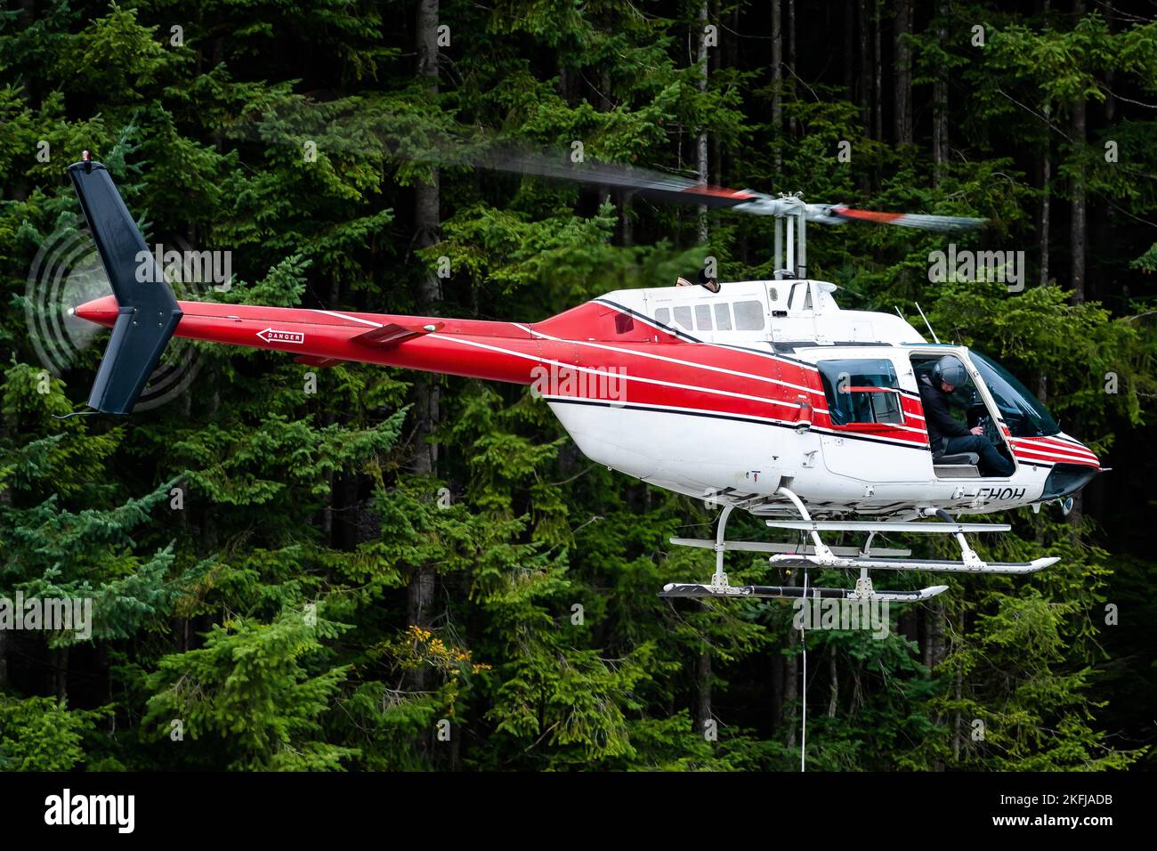 Nahaufnahme eines Black Tusk Bell 206 Jet Ranger am Grouse Mountain, Vancouver Stockfoto