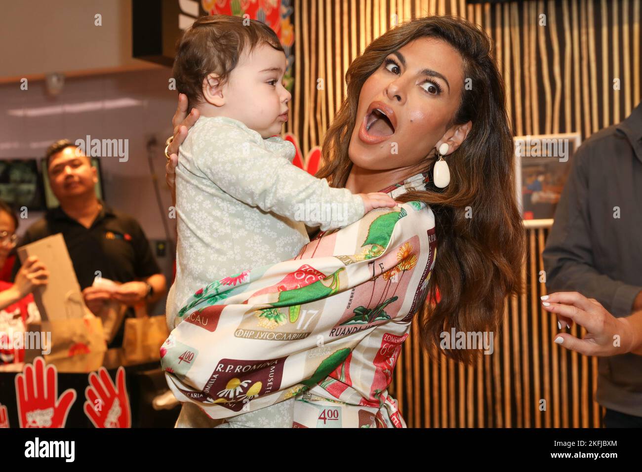 19. November 2022: EVA MENDES besucht McDonald's Haberfield für den McHappy Day am 19. November 2022 in Sydney, NSW Australien (Foto: © Christopher Khoury/Australian Press Agency via ZUMA Wire) Stockfoto