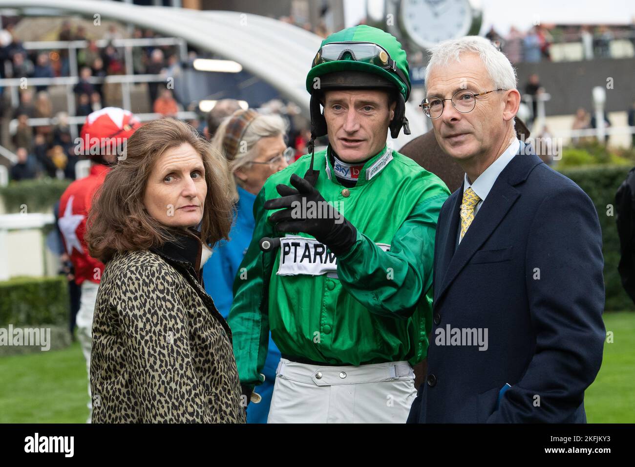 Ascot, Bergen, Großbritannien. 18.. November 2022. Jockey Daryl Jacob im Parade Ring vor der Fahrt im Royal Ascot Racing Club Handicap Steeple Chase auf der Ascot Racecourse. Quelle: Maureen McLean/Alamy Live News Stockfoto