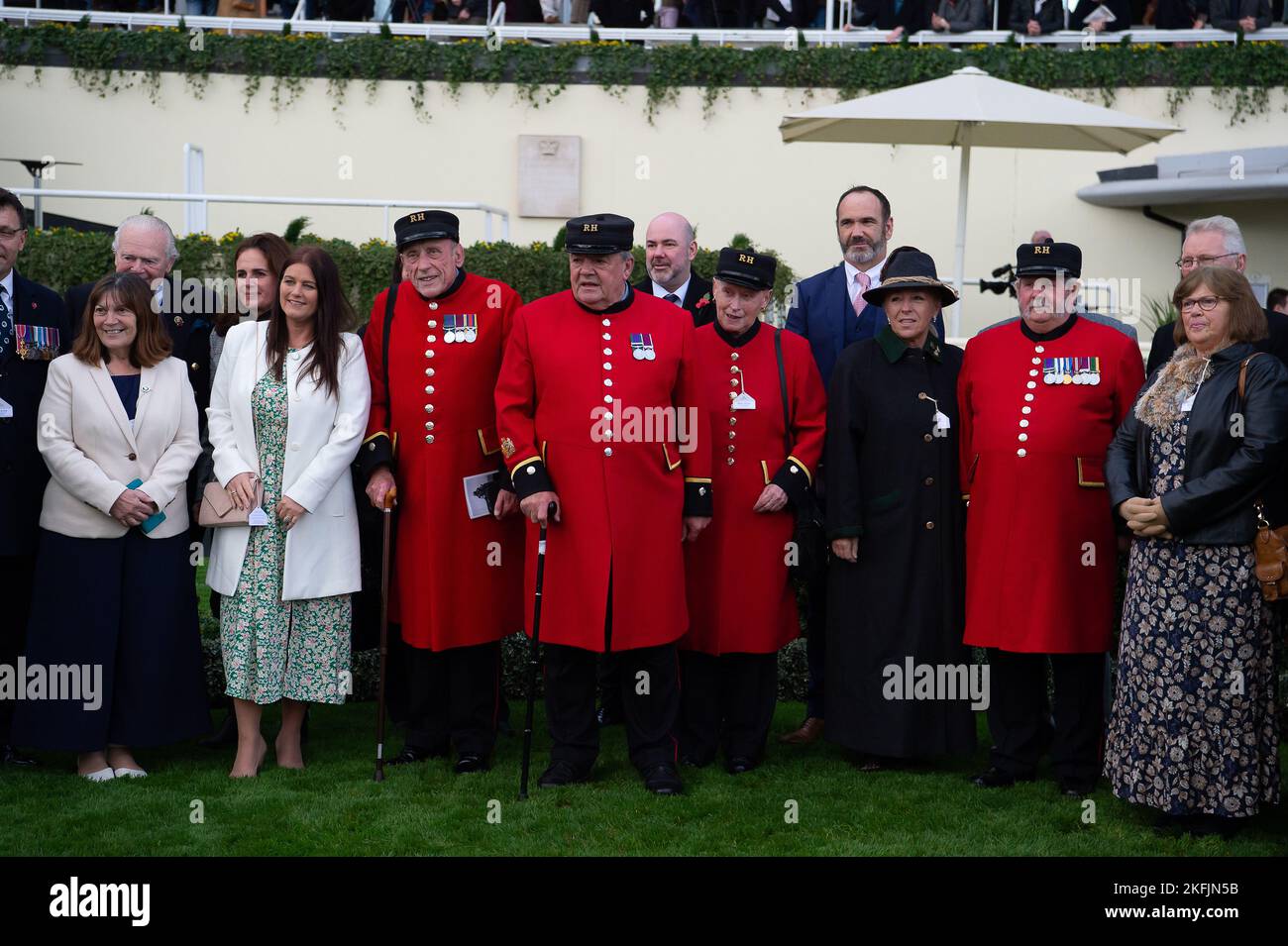 Ascot, Bergen, Großbritannien. 18.. November 2022. Chelsea Rentner waren heute zu Gast im Parade Ring auf der Ascot Racecourse für die nicht vergessene Handicap-Kirchturm-Verfolgungsjagd. Quelle: Maureen McLean/Alamy Live News Stockfoto