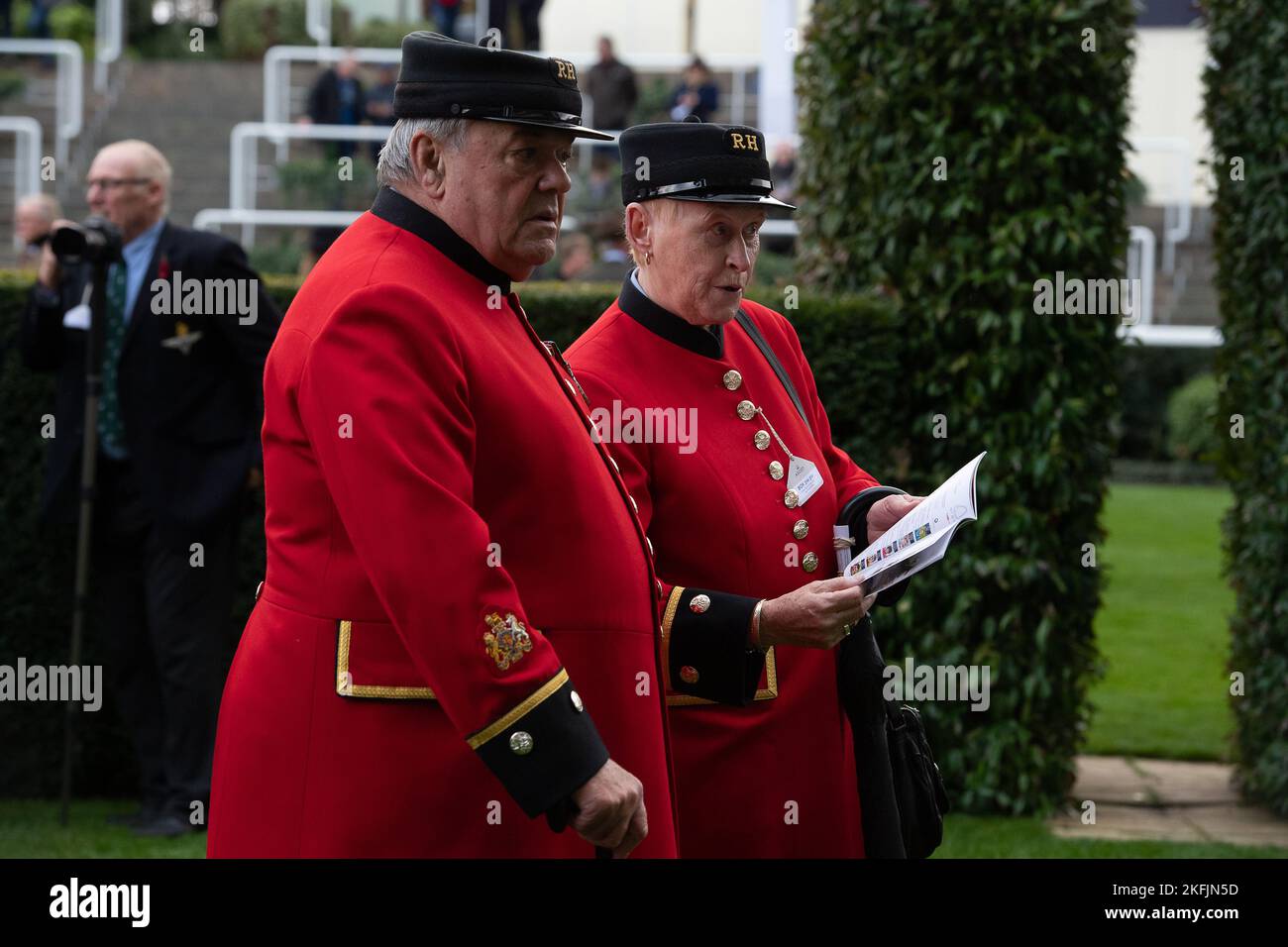 Ascot, Bergen, Großbritannien. 18.. November 2022. Chelsea Rentner waren heute zu Gast im Parade Ring auf der Ascot Racecourse für die nicht vergessene Handicap-Kirchturm-Verfolgungsjagd. Quelle: Maureen McLean/Alamy Live News Stockfoto