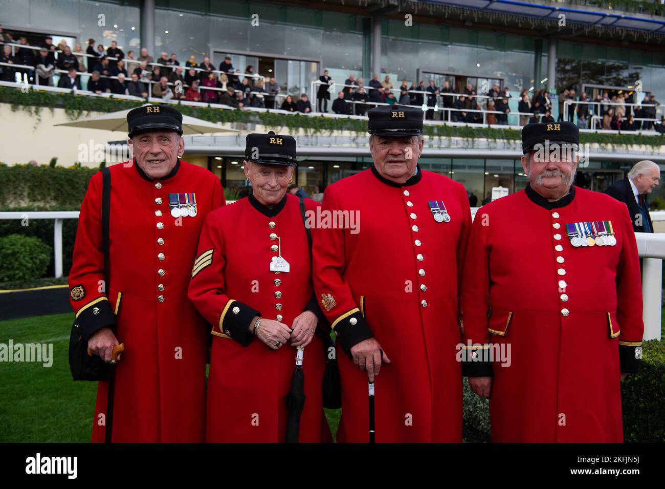 Ascot, Bergen, Großbritannien. 18.. November 2022. Chelsea Rentner waren heute zu Gast im Parade Ring auf der Ascot Racecourse für die nicht vergessene Handicap-Kirchturm-Verfolgungsjagd. Quelle: Maureen McLean/Alamy Live News Stockfoto