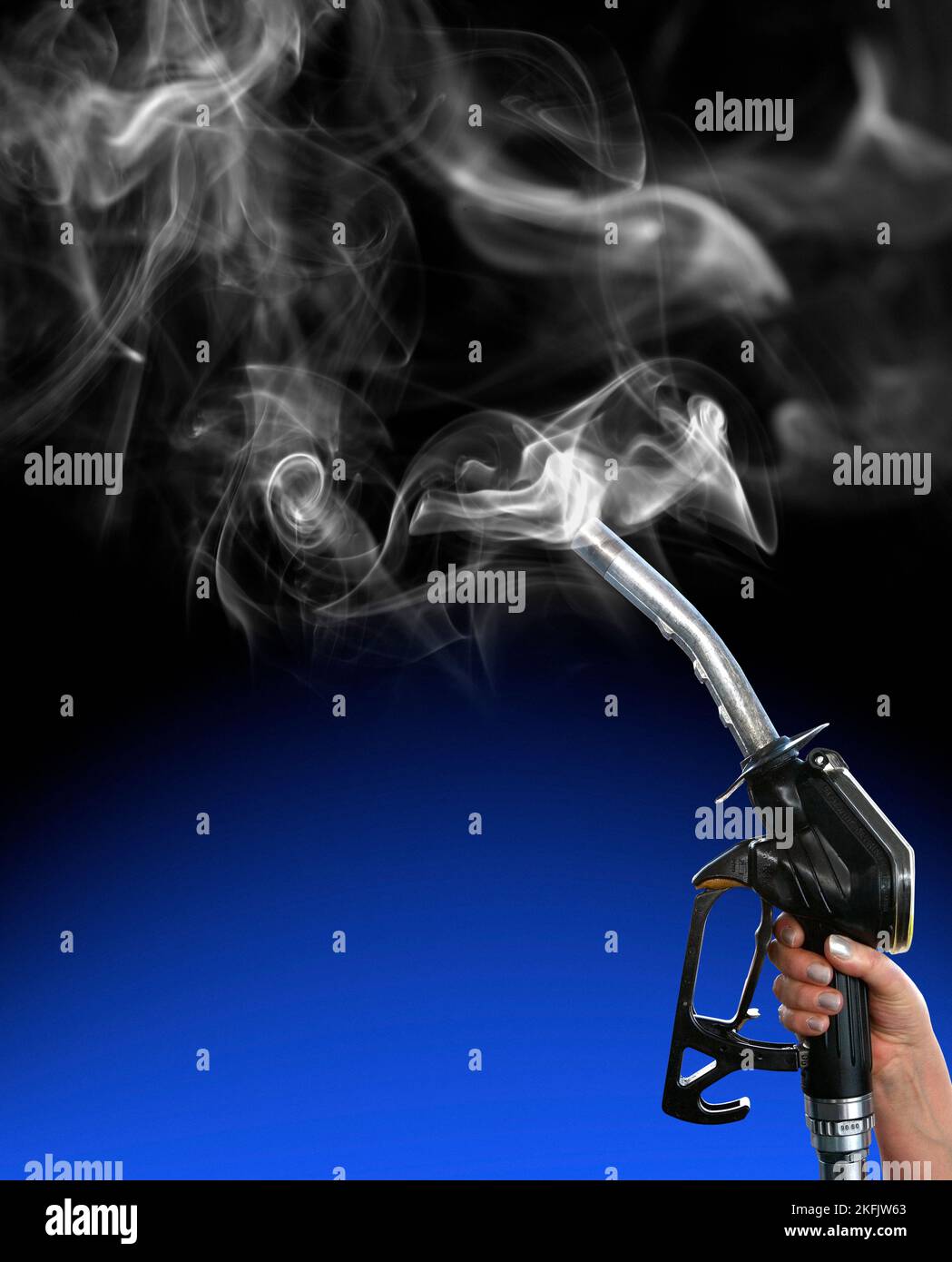 Rauch, der aus einer Kraftstoffpumpe austret Stockfoto