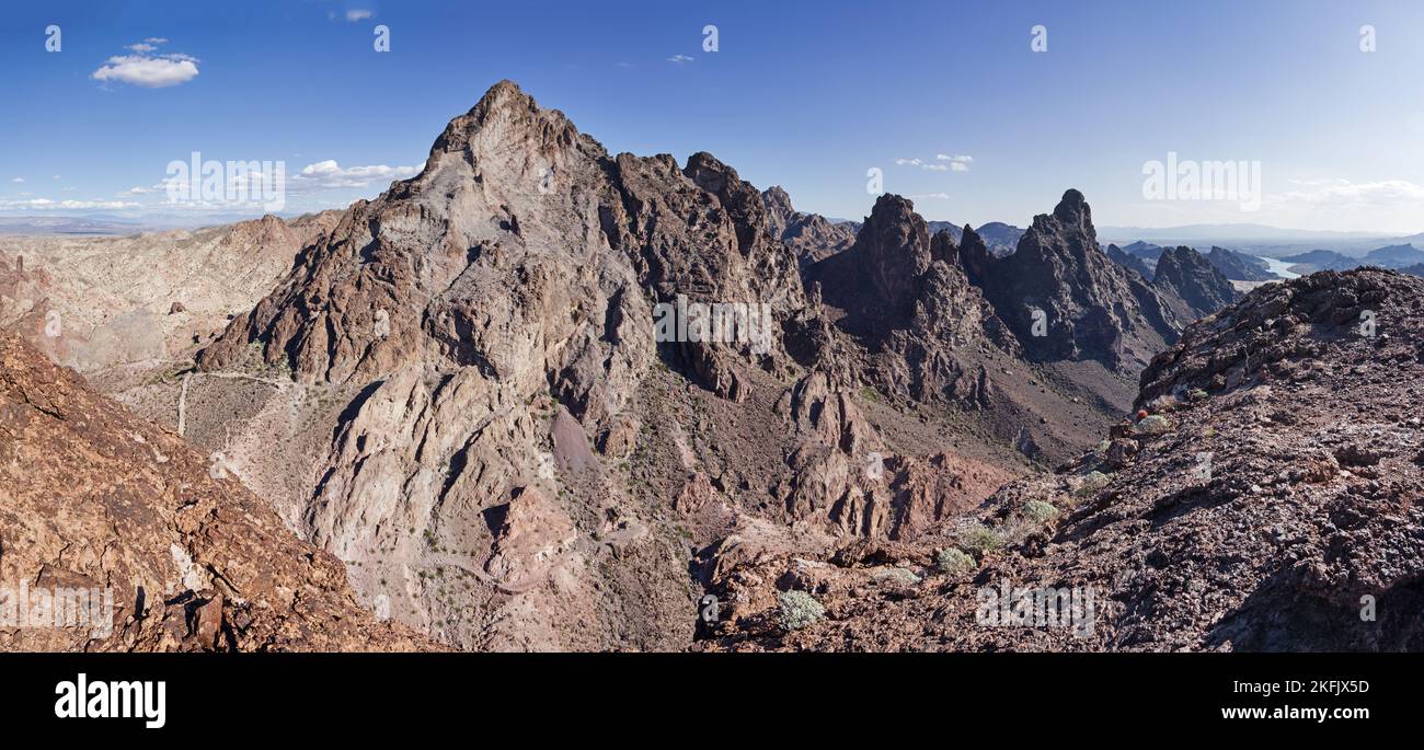 Panorama der Needles Mountains in Arizona einschließlich Gold Dome Tumarion Peak und South Dome vom Havasuper Peak Stockfoto