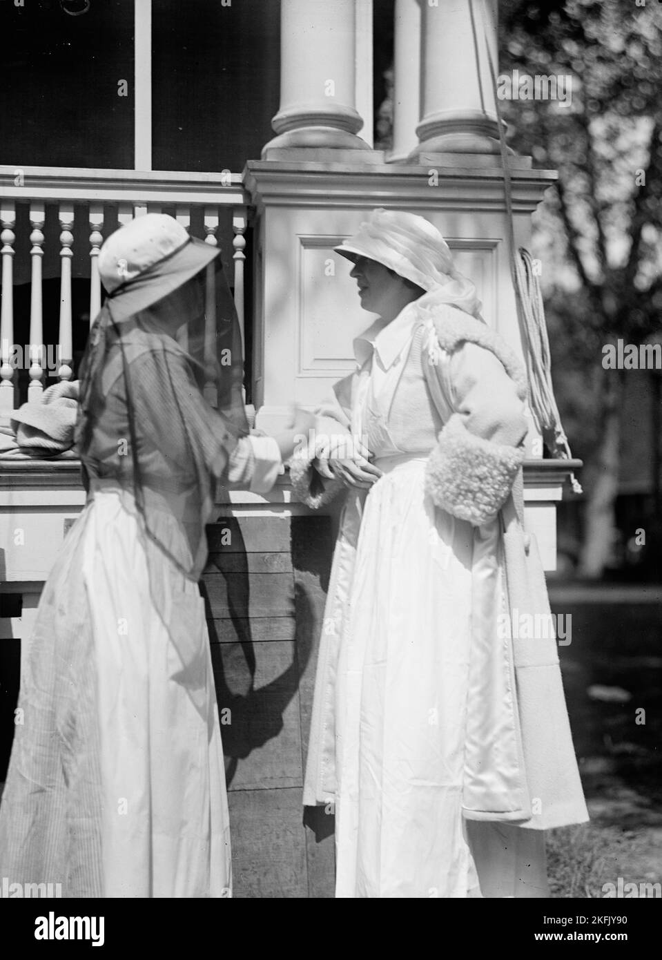 Rotes Kreuz Mittagessen auf General Scott's Lawn - Mrs. E.B. Mclean, Rechts, 1917. Stockfoto