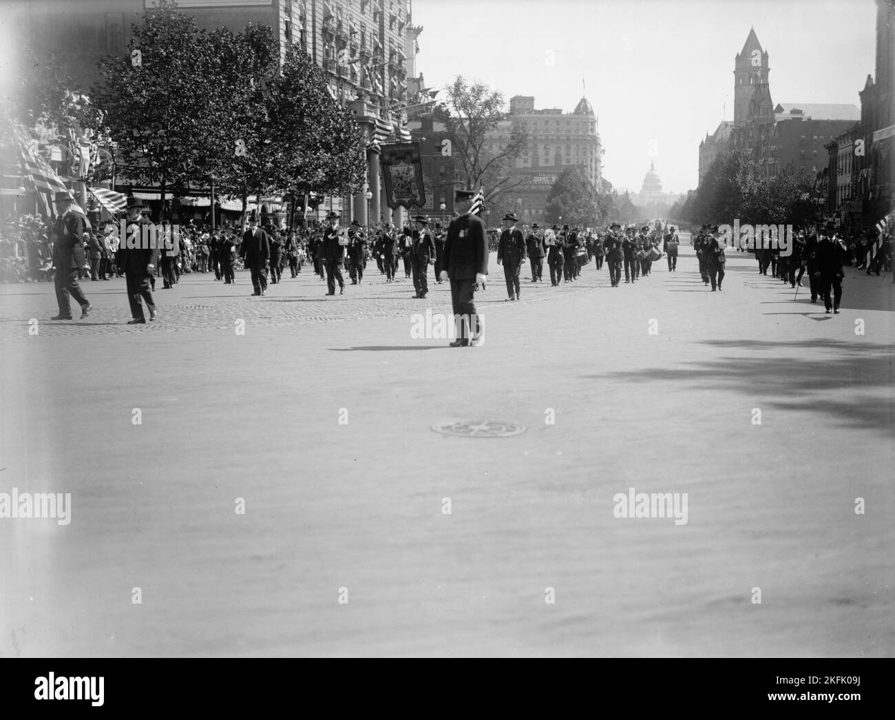 Parade auf der Pennsylvania Ave., zwischen 1910 und 1921. Stockfoto