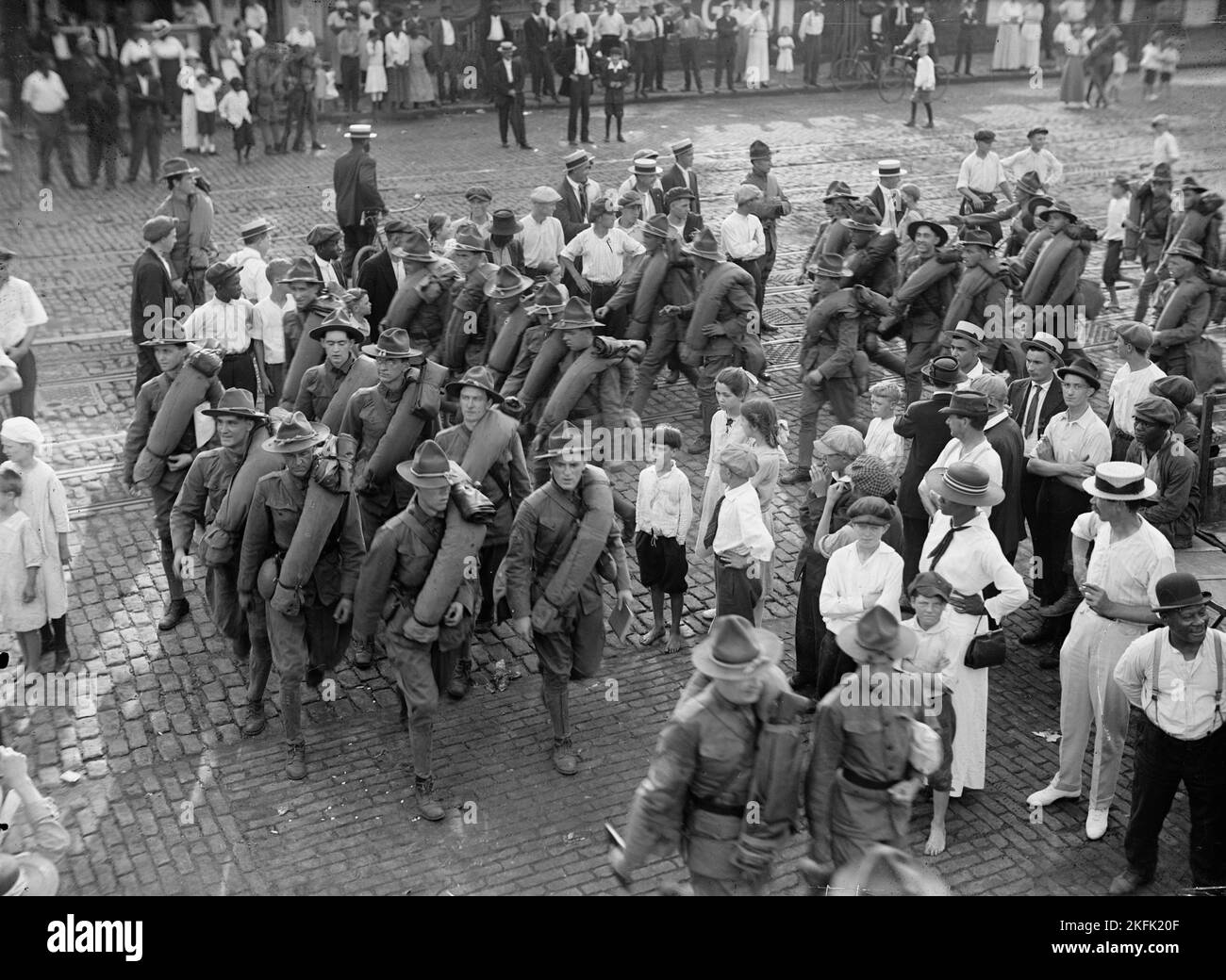 Nationalgarde von D.C., Rückkehr aus dem Lager am Colonial Beach, 1916. Stockfoto