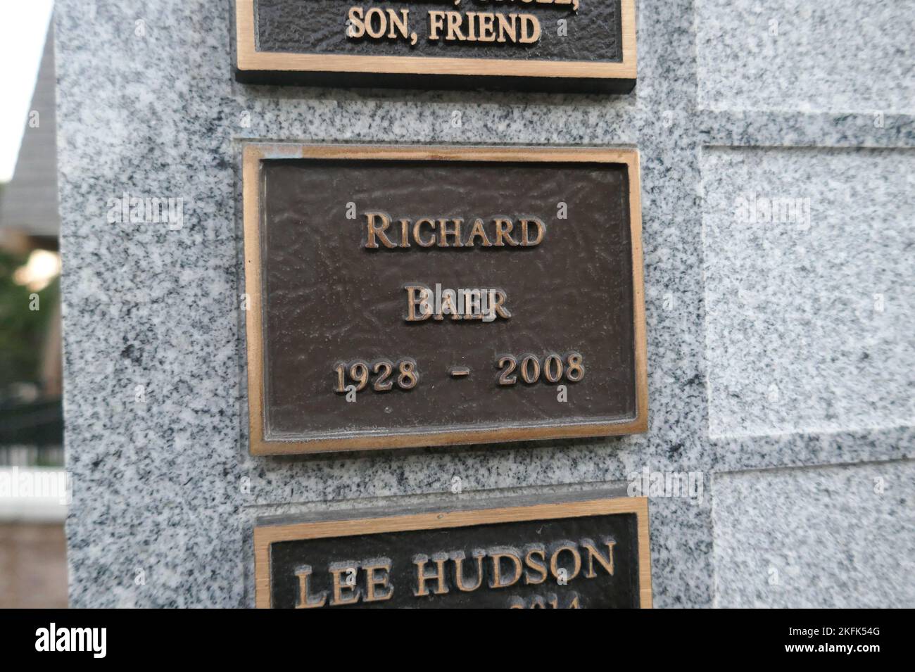 Los Angeles, Kalifornien, USA 16.. November 2022 das Grab des Drehbuchautors Richard Baer im Rose Garden im Pierce Brothers Westwood Village Memorial Park am 16. November 2022 in Los Angeles, Kalifornien, USA. Foto von Barry King/Alamy Stockfoto Stockfoto