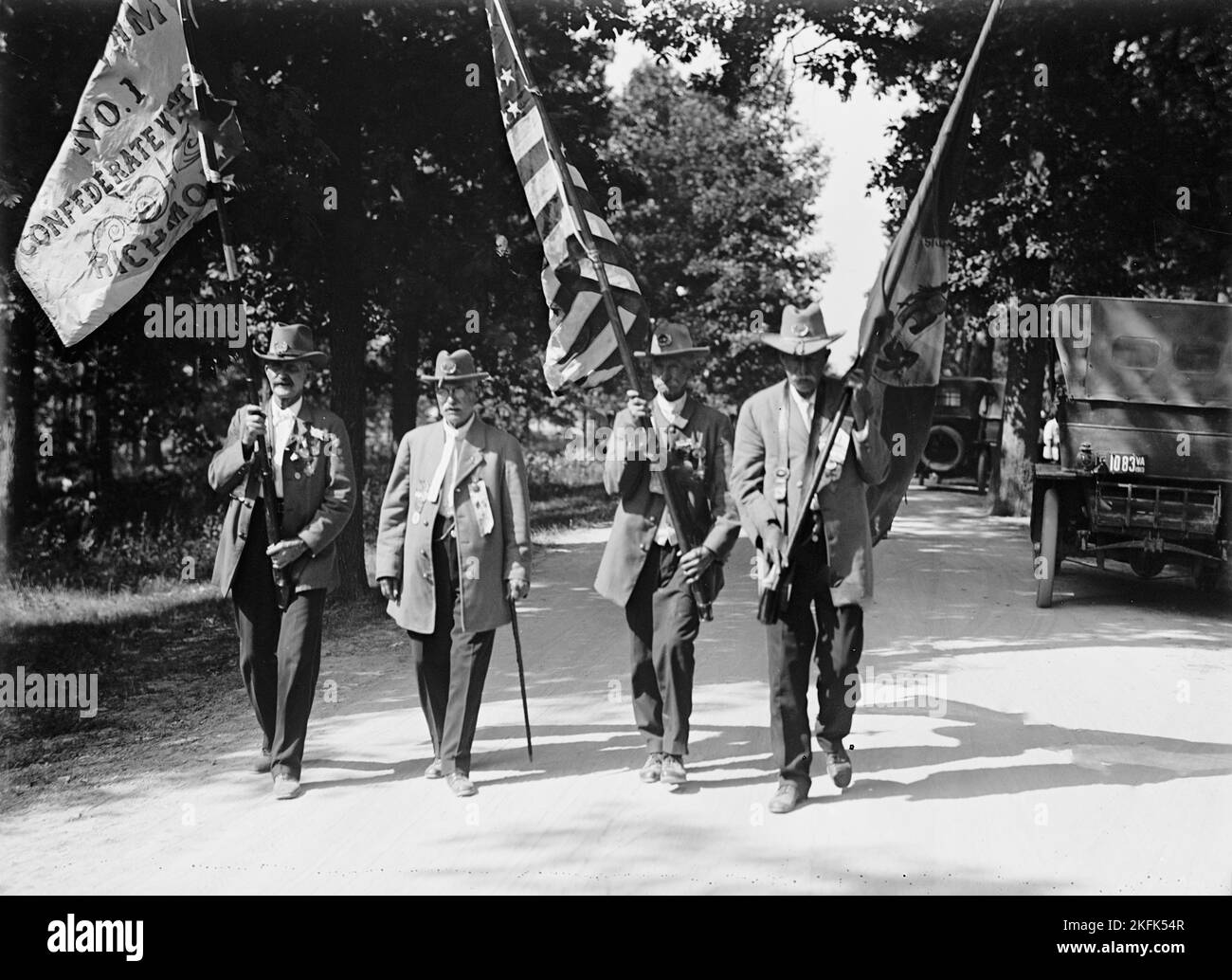 Gettysburg Reunion: G.A.R. &Amp; U.C.V. - Veteranen der G.A.R. Und der Konföderation, am Encampment, 1913. Stockfoto