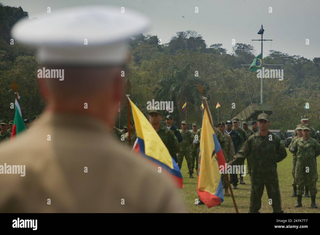 Brig. General Kevin G. Collins, stellvertretender Kommandant der US-Marine Corps Forces, Reserve der Süd- und Marine-Streitkräfte, steht während der Abschlusszeremonie der UNITAS LXIII am 22. September 2022 zur Kenntnis. UNITAS, die dieses Jahr von Brasilien ausgerichtet wurde, brachte multinationale Kräfte aus Brasilien, Kamerun, Chile, Kolumbien, der Dominikanischen Republik, Ecuador, Frankreich, Guyana, Jamaika, Mexiko, Namibia, Panama, Paraguay, Peru, Südkorea, Spanien, das Vereinigte Königreich, die Vereinigten Staaten von Amerika und Uruguay, um Operationen in und vor der Küste von Rio de Janeiro durchzuführen. Die Übung bildet Kräfte aus, um gemeinsame Seeoperationen durchzuführen Stockfoto