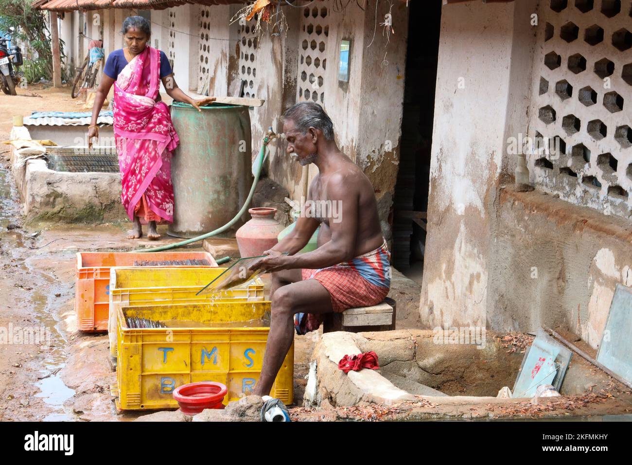 Atangudi Fliesenproduktion in Attangudi, Tamil Nadu, Indien. Stockfoto