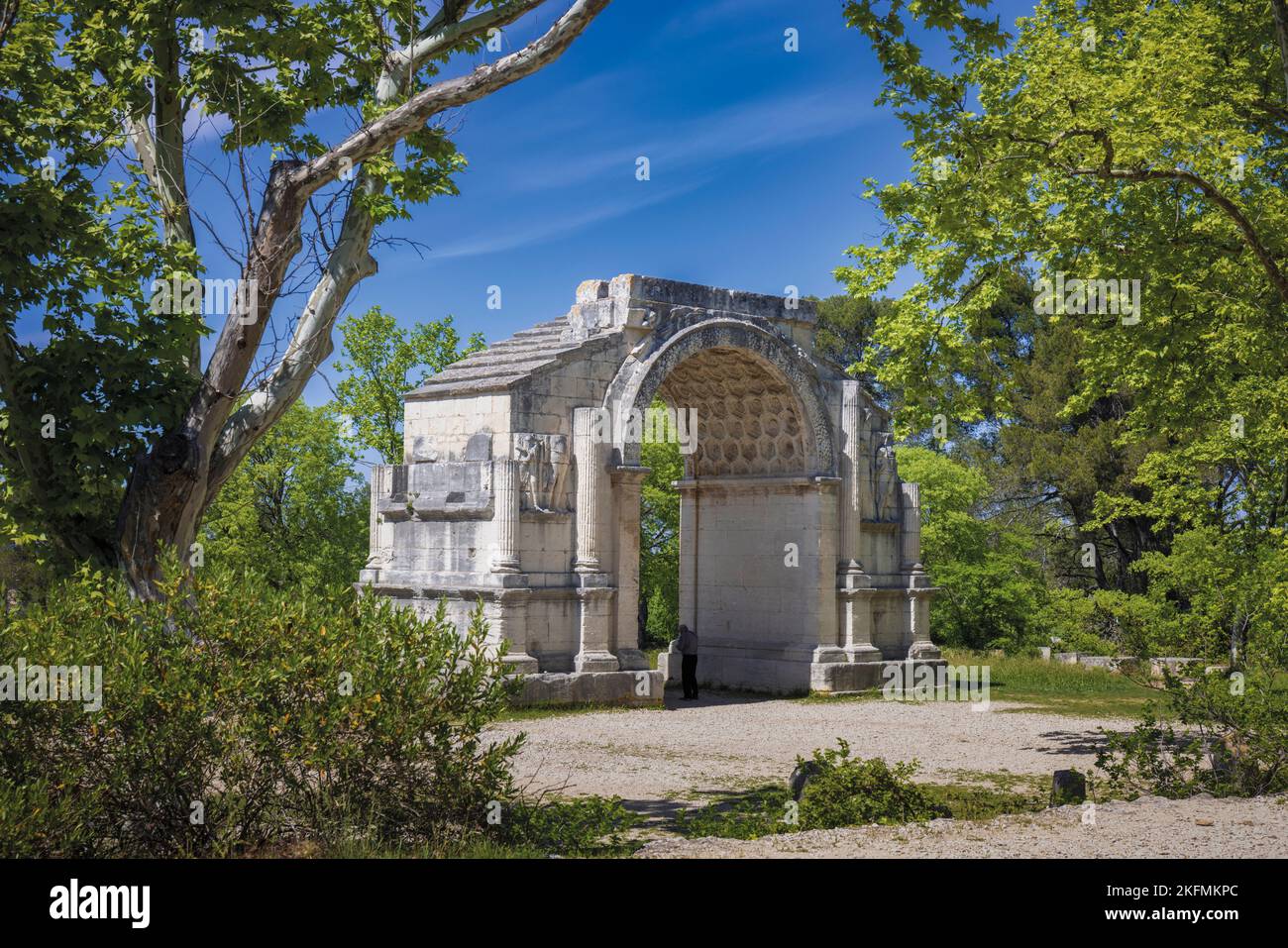 Saint-Rémy-de-Provence, Bouches-du-Rhône, Provence, Frankreich. Der Arc Municipal, ein Triumphbogen, der der Eingang zur römischen Stadt Glanum war. Stockfoto