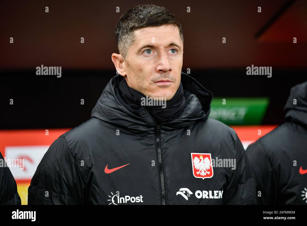 WARSZAWA, POLEN - 16. NOVEMBER 2022: Fußballfreundschaftsspiel Polen gegen Chile 1:0. Robert Lewandowski während der Hymne. Stockfoto