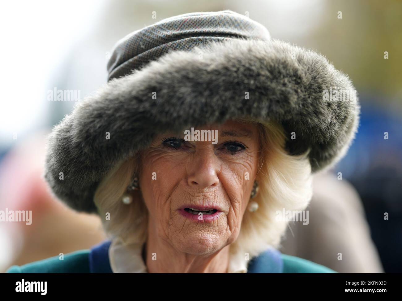 Der Queen Consort kommt am Samstag am November Racing Wochenende auf der Ascot Racecourse an. Bilddatum: Samstag, 19. November 2022. Stockfoto