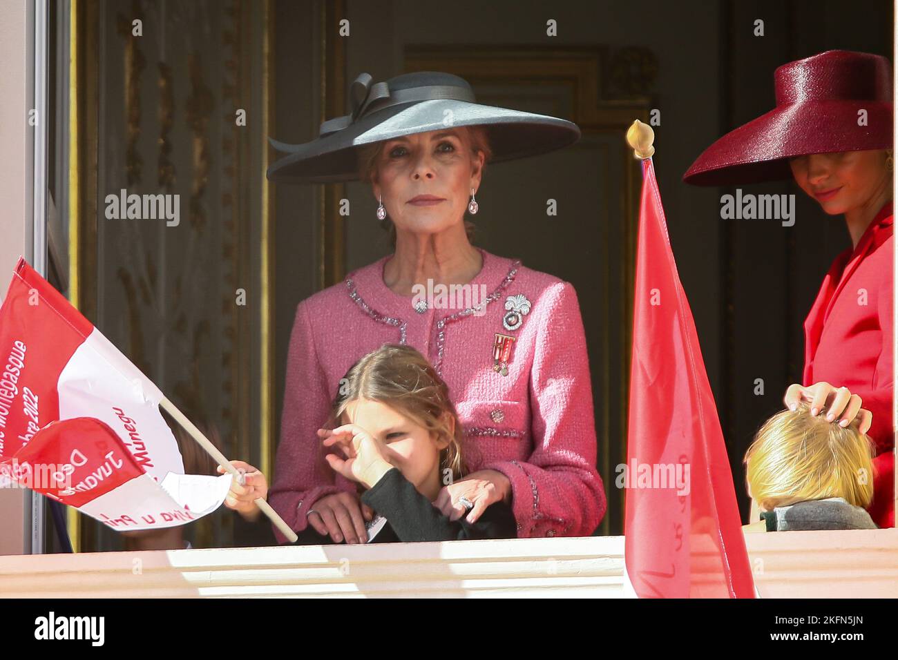 Prinzessin Caroline von Hannover, Pierre Casiraghi, Francesco Casiraghi, Stefano Casiraghi, Beatrice Borromeo nehmen an der Parade auf dem Palastbalkon Teil, die anlässlich des Nationalfeiertags am 19. November 2022 in Monaco Ville, Fürstentum Monaco, stattfindet. Foto von Marco Piovanotto/IPA - KEINE BOULEVARDBLÄTTER Stockfoto