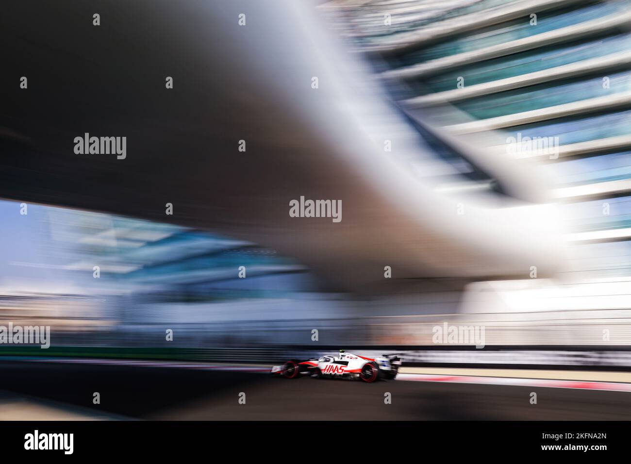 Yas Marina Circuit, ABU DHABI, 19/11/2022, 47 SCHUMACHER Mick (ger), Haas F1 Team VF-22 Ferrari, Aktion während des Formel 1 Etihad Airways Abu Dhabi Grand Prix 2022, 22. Lauf der FIA Formel 1 Weltmeisterschaft 2022 vom 18. Bis 20. November 2022 auf dem Yas Marina Circuit, In Yas Island, Abu Dhabi - Foto Antonin Vincent / DPPI Stockfoto