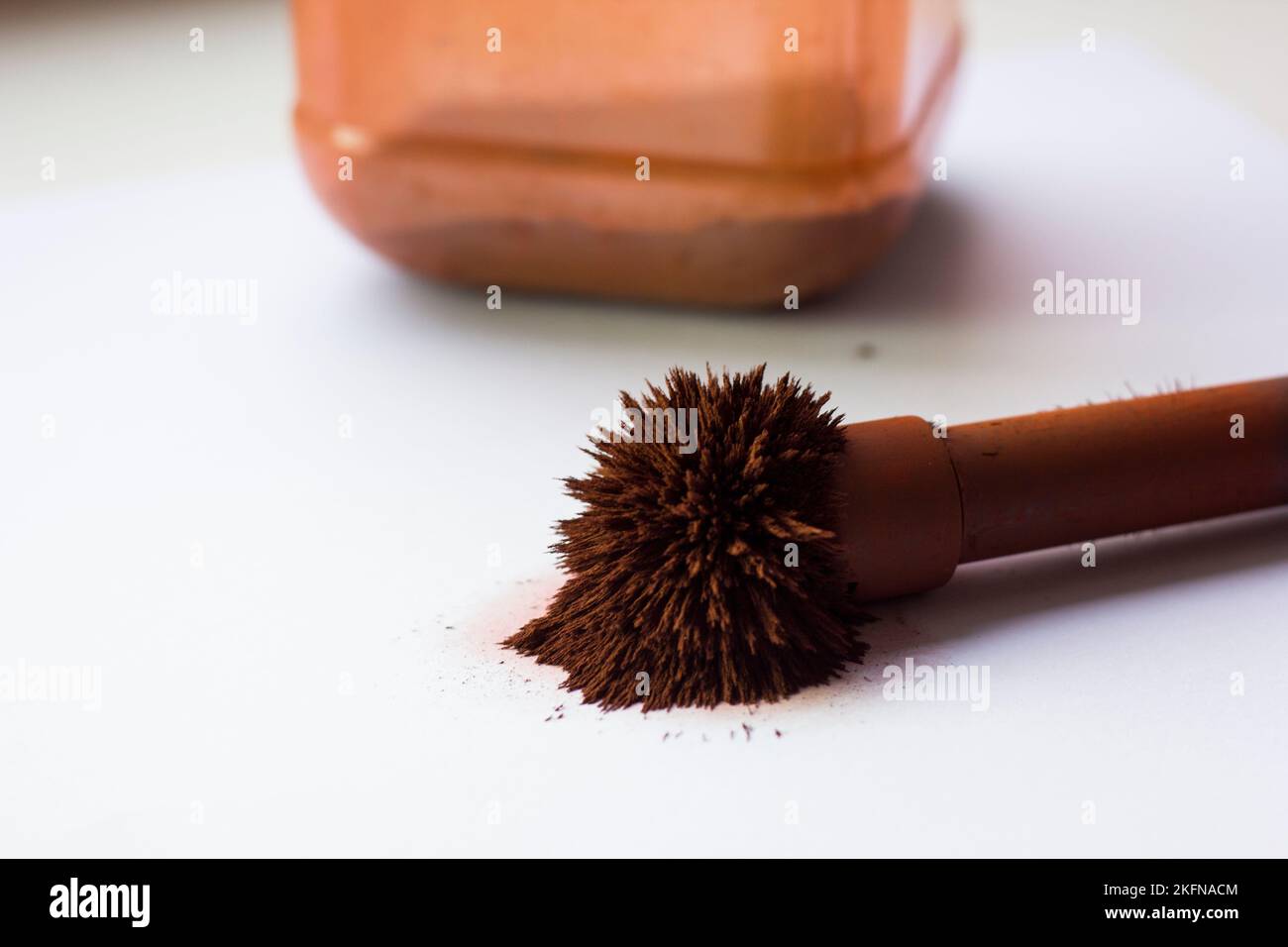 Magnetbürste mit Nahaufnahme des Fingerabdruckpulvers Stockfoto