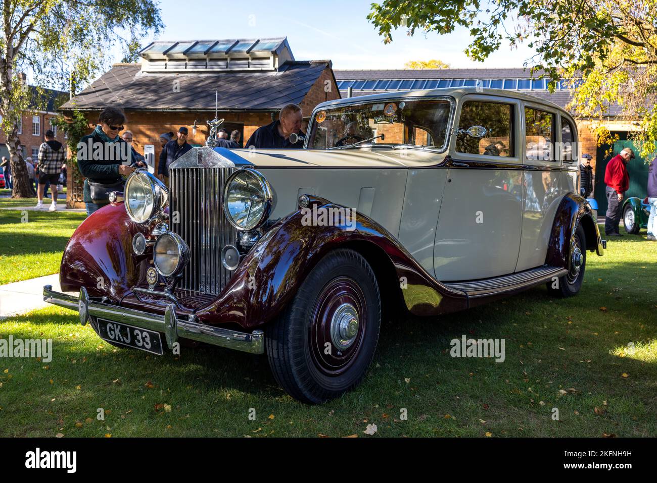 1939 Rolls-Royce 25/30 Limousine „GKJ 33“, ausgestellt beim Oktober-Scramble am 9.. Oktober 2022 im Bicester Heritage Centre Stockfoto