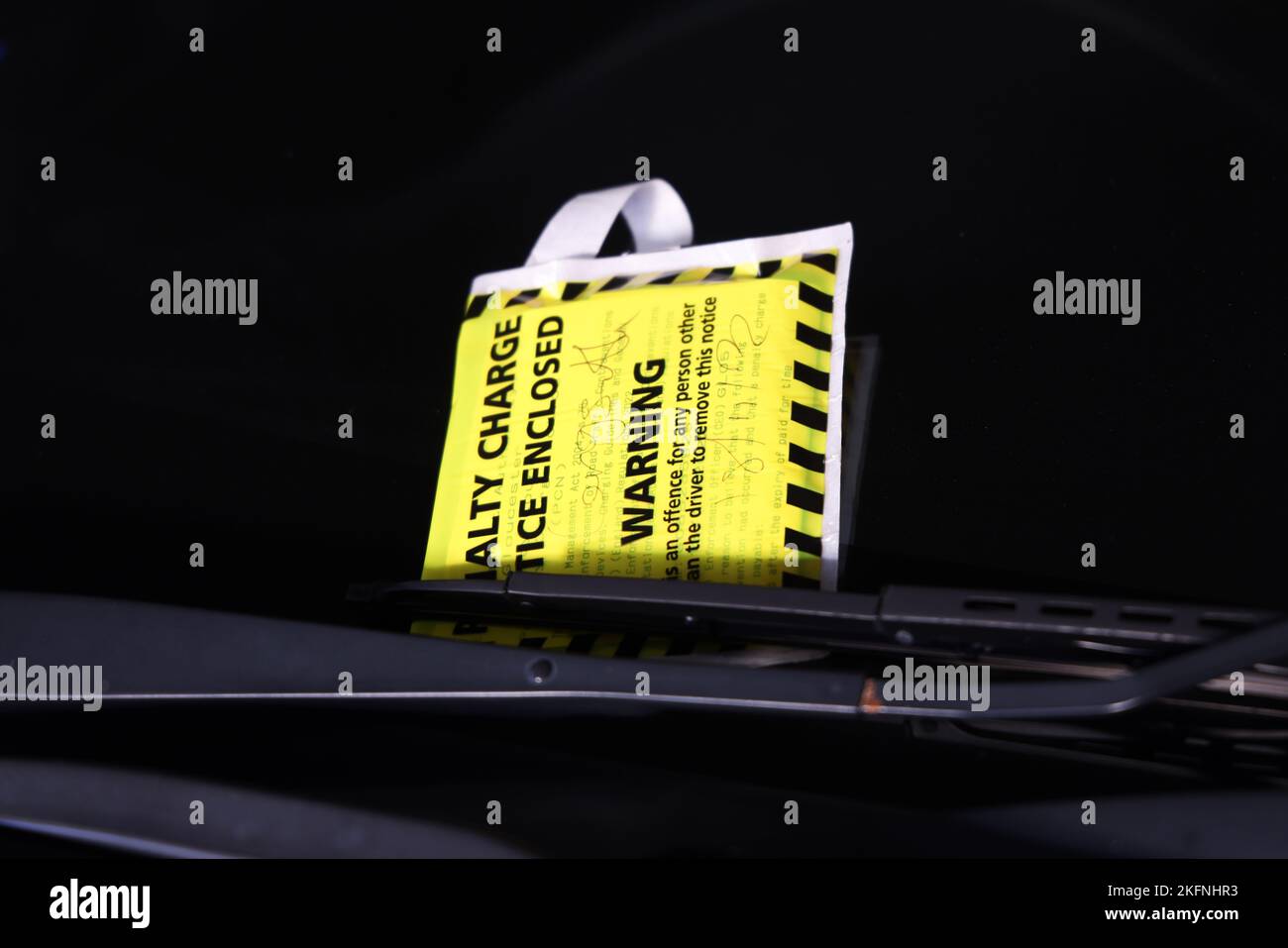 Gelbes Parkschein - 18.11.22 Bild von Antony Thompson - tausend Wortmedien, KEINE VERKÄUFE, KEINE SYNDIZIERUNG. Kontakt für weitere Informationen Mob: 077755 Stockfoto