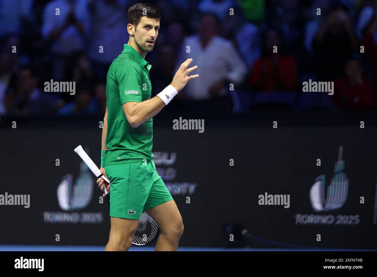 Novak Djokovic aus Serbien zeigt sich während des Halbfinalmatches zwischen Novak Djokovic aus Serbien und Taylor Fritz aus den USA am siebten Tag des Nitto ATP World Tour Finals im Pala Alpitour am 19. November 2022 in Turin, Italien Stockfoto