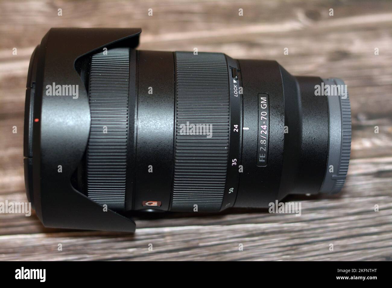 Kairo, Ägypten, Oktober 20 2022: Sony E-Mount FE 24-70mm F2,8 GM Objektiv SEL2470GM mit konstantem F2,8 24-70mm Zoom und einer beispiellosen Verbindung von High-Reso Stockfoto