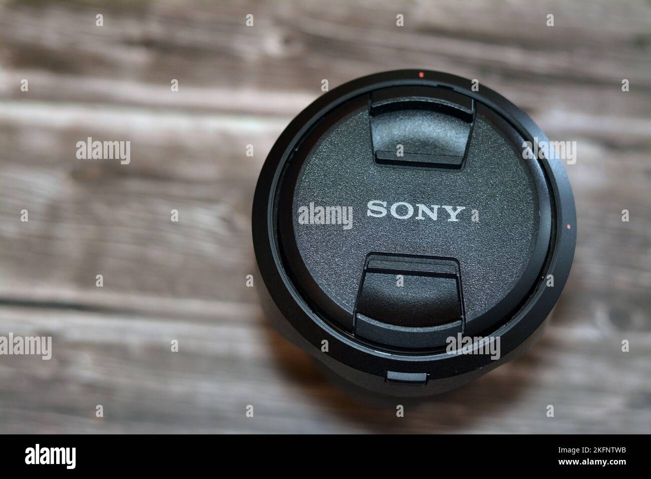 Kairo, Ägypten, Oktober 20 2022: Sony E-Mount FE 24-70mm F2,8 GM Objektiv SEL2470GM mit konstantem F2,8 24-70mm Zoom und einer beispiellosen Verbindung von High-Reso Stockfoto