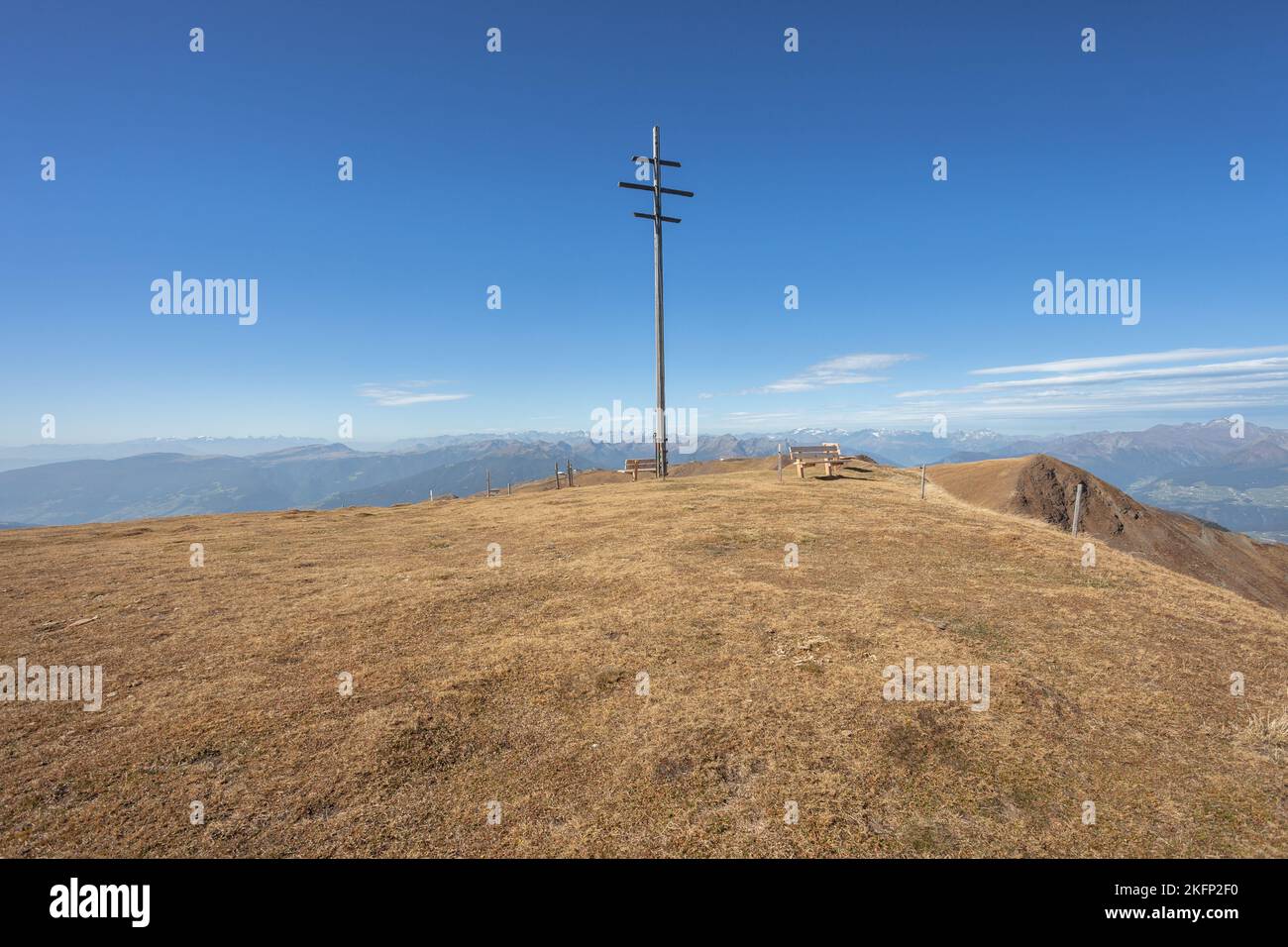 Panorama von einem Gipfel in den Dolomiten, im Herbst Stockfoto